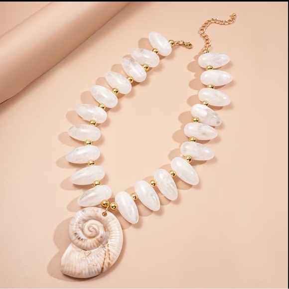 Chic Shell Pendant Necklace with White and Gold Accents - Picture 3 of 4